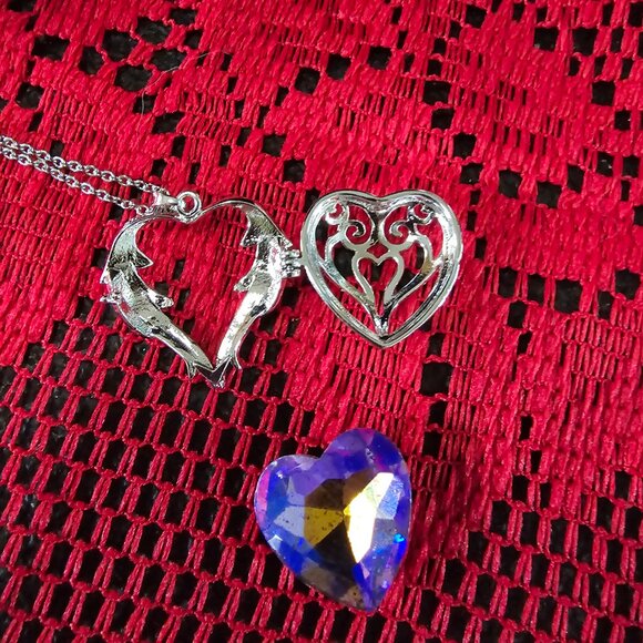 Heart Shaped Locket - Picture 4 of 4